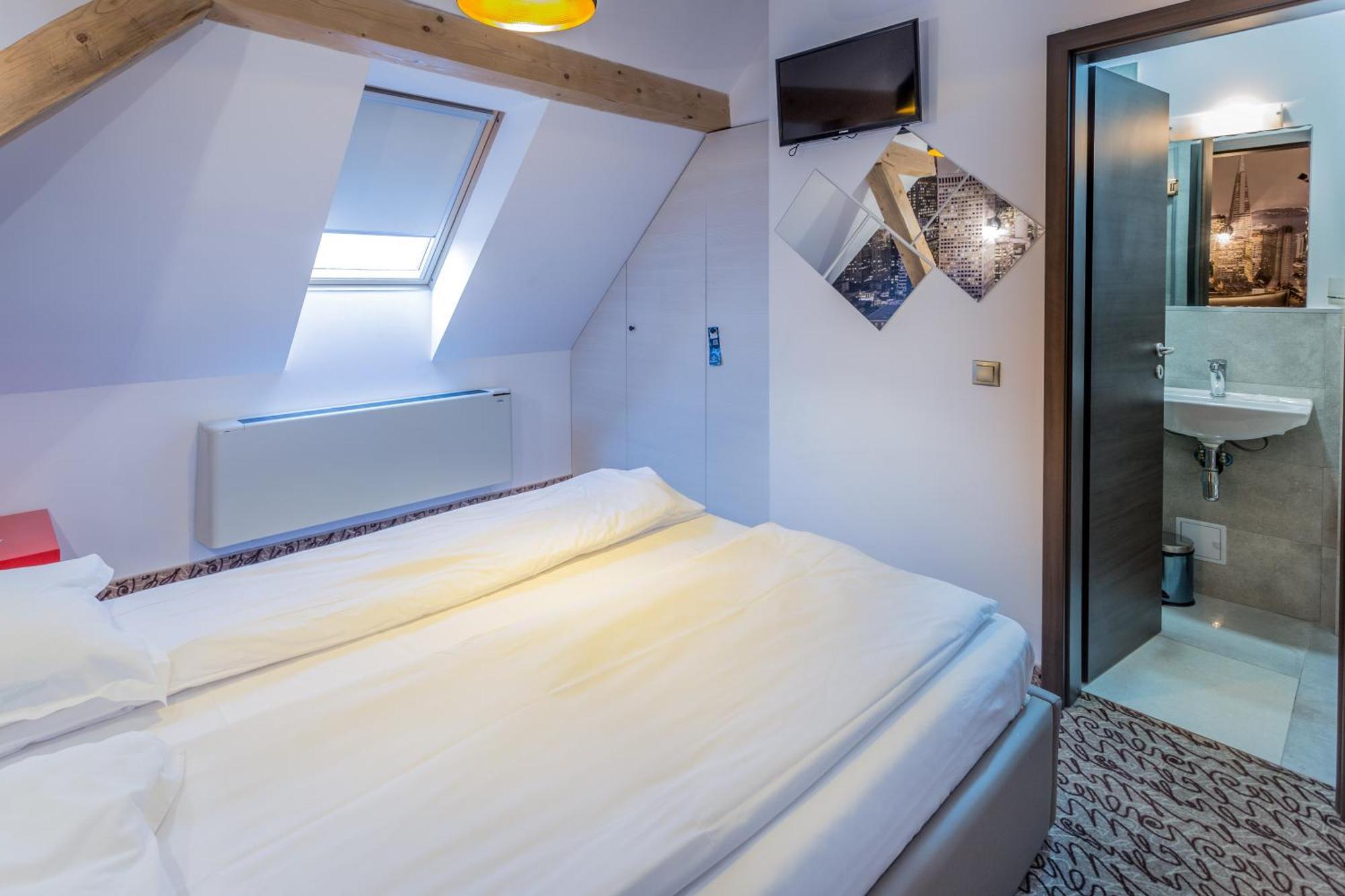 Hotel Bliss Sibiu Ngoại thất bức ảnh